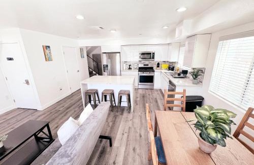 Mid City Apartamento | Cozy 3 BR Townhouse with Balcony