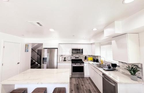 Mid City Apartamento | Cozy 3 BR Townhouse with Balcony
