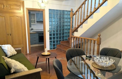 Burgos Casa | ¡Acogedora casa de 3 plantas a 2 minutos de la Catedral! Ideal familias y grupos