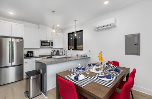 Detroit Casa | Cozy 3BD - Central Location w/ BBQ & Movie Yard