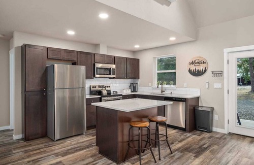 Packwood Cabina | Cozy 3BD Chalet - Hot Tub & Game Room - Mt Rainier