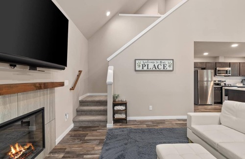 Packwood Cabina | Cozy 3BD Chalet - Hot Tub & Game Room - Mt Rainier