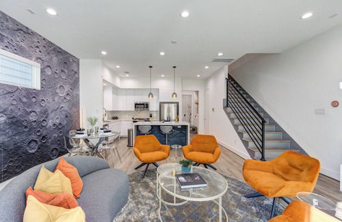 East Downtown Houston Casa | Cozy 3BD Space-Inspired Home - Patio Lounge & BBQ