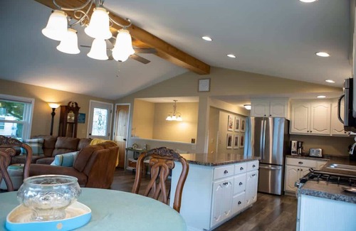 Marshfield Casa | Home in quiet neighborhood, 3BR/1.5 Bath in Marshfield, close to hospital.