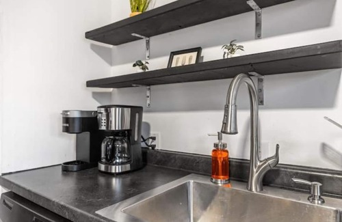 Creston Heights Casa | Cozy 3BR 1Mile From Downtown
