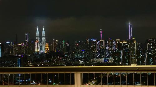 Sentul Pasar Apartamento | Cozy 3BR Apartment with KLCC View near Batu Caves & Free Parking