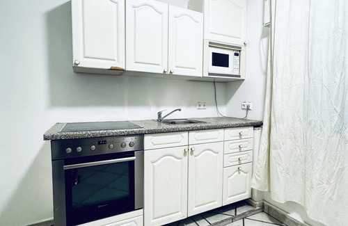 Meidling Apartamento | Cozy 3BR Apt with Garden Sleeps 10