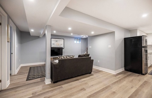 Lakeview Casa | Cozy 3BR Basement w/2 Baths