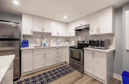 Lakeview Casa | Cozy 3BR Basement w/2 Baths
