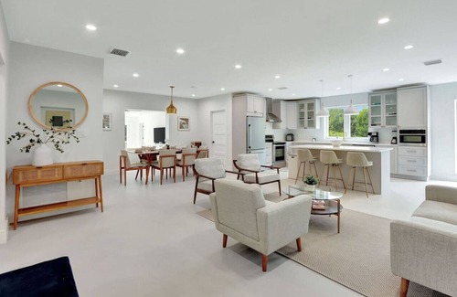 Biscayne Park Casa | Cozy 3BR Biscayne Park Retreat w/Hot Tub and BBQ