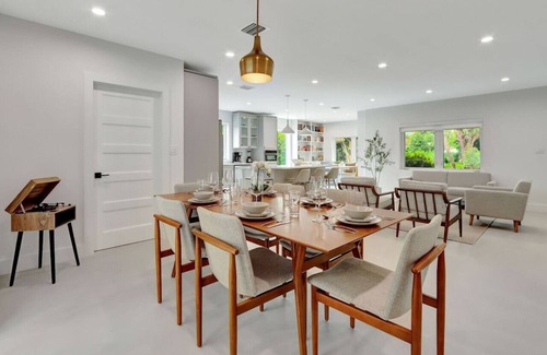 Biscayne Park Casa | Cozy 3BR Biscayne Park Retreat w/Hot Tub and BBQ