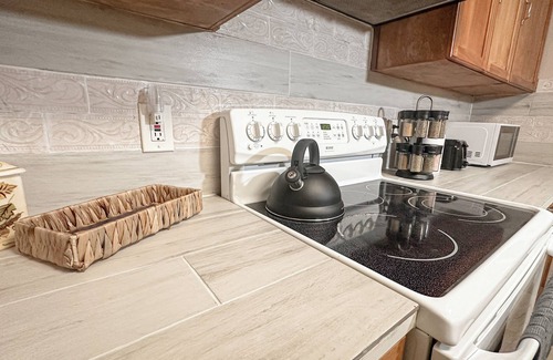 Port Malabar Casa | Cozy 3BR Family Home w/Office, Full Kitchen & Peaceful Vibe