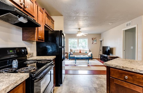 Saginaw Cabaña | Cozy 3BR Farmhouse Near Wineries, Eugene & TrackTown USA
