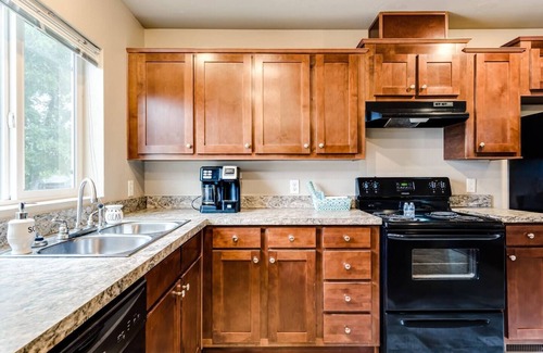 Saginaw Cabaña | Cozy 3BR Farmhouse Near Wineries, Eugene & TrackTown USA