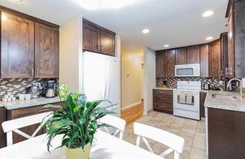 Murray Casa | Cozy-3br-getaway-pets Allowed-nea