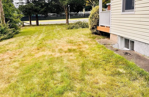Melville Apartamento | Cozy 3BR Getaway with Parking & Full Kitchen @ Melville