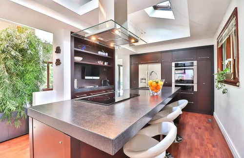Clarkson-Lorne Park Casa | Cozy 3BR Hideaway | Hot Tub, Firepit, Port Credit