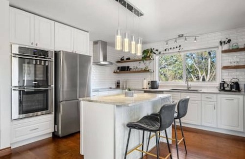 Kelvin Grove Casa | Cozy 3BR Home,Huge Backyard in Quiet Neighbourhood