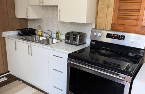 Malton Casa | Cozy 3BR Home near Airport & Transit!