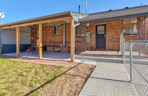 Barths Casa | Cozy 3BR Home w/King Bed & Backyard - Dog friendly