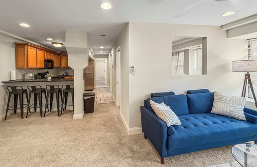 Old City Apartamento | Cozy 3BD | Old City | 3 Beds | Independence Hall