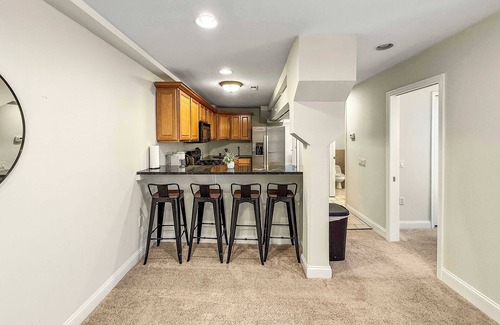 Old City Apartamento | Cozy 3BD | Old City | 3 Beds | Independence Hall