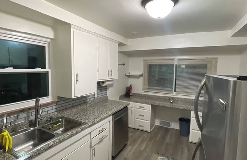 Livonia Casa | Cozy 3BR Ranch with Park & Tennis Court, Free Wi-Fi!
