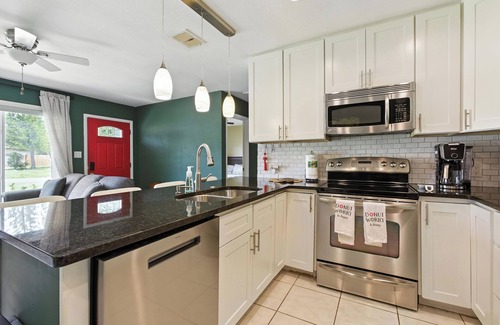 Seminole Casa | Cozy 3BR Retreat w/AC. Near Beaches & Hospitals in Seminole
