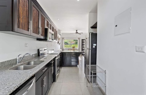 Villarreal Casa | Cozy 3BR Townhouse Near Tamarindo-2 Pools,Gym&More
