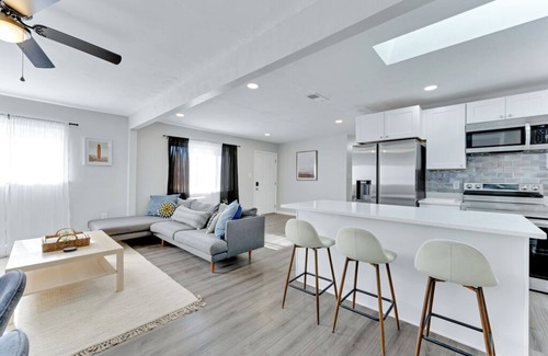 Northwest Casa | Comfortable 3BR VB Stay Great for 30+ Nights