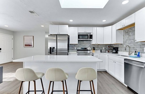Northwest Casa | Comfortable 3BR VB Stay Great for 30+ Nights