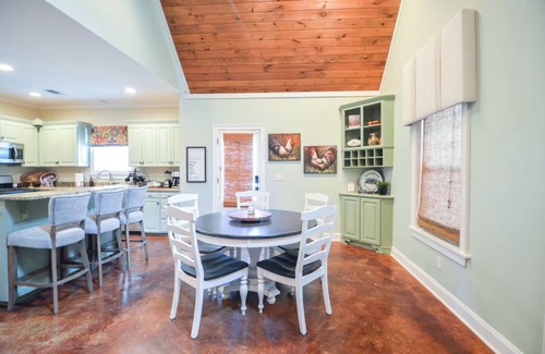 Starkville Casa | Cozy, 3Min Walk To Downtown, Firepit, King, SmartTv, 4Beds