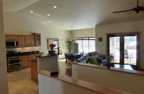 Deerfield Condominio | Nuevos condominios de lujo cerca del bosque - 20 minutos a Madison