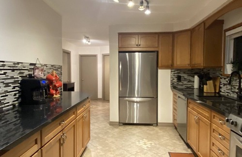 Lakeview Casa | Cozy 4 Bedroom Bungalow in Lakeview Mississauga