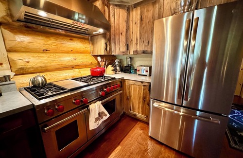 Seeley Lake Cabina | Cozy 4-bedroom Cabin, Sleeps 9, in beautiful Seeley Lake