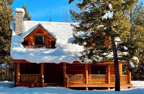 Seeley Lake Cabina | Cozy 4-bedroom Cabin, Sleeps 9, in beautiful Seeley Lake