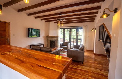 Naro Moru Cabina | Cozy 4 bedroom Cabin in Naromoru next to Mt Kenya Forest.