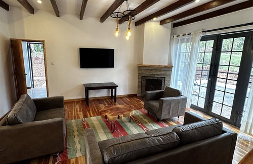 Naro Moru Cabina | Cozy 4 bedroom Cabin in Naromoru next to Mt Kenya Forest.