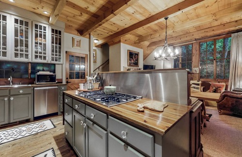 Lake Sequoyah Cabina | Cozy 4-bedroom cabin - 4 Minutes from Downtown Highlands