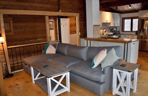 Warren Chalet De Esquí | Cozy 4-bedroom chalet with WiFi, AC, fireplace in adventurous Mad River Valley