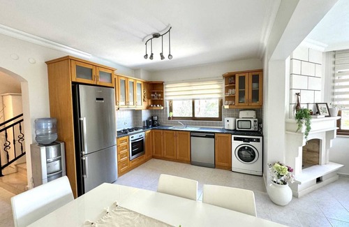 Marmaris Condominio | Cozy 4-bedroom condo in delightful Turunç with WiFi, AC