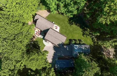 Harbor Springs Casa | Cozy 4-bedroom house in Harbor Springs! 5 minutes to Nub's Nob & Boyne Highlands