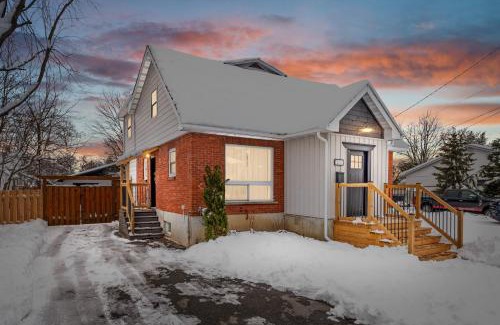 Cornwall Casa | Cozy 4 Bedroom Home in Cornwall