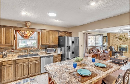 Tulsa Casa | Cozy 4 Bedroom Home - Minutes to Downtown Tulsa by RedAwning