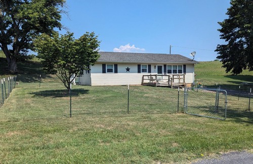 Westminster Casa | Cozy 4-bedroom home located on farm in Westminster with AC, Wi-Fi, pet friendly