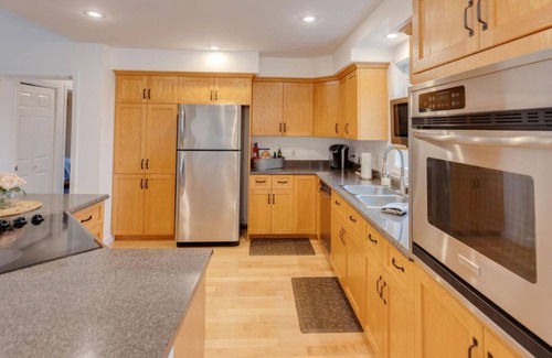 Franconia Casa | Cozy 4 bedroom house for rent in the heart of the Mountains. Minutes to Cannon.