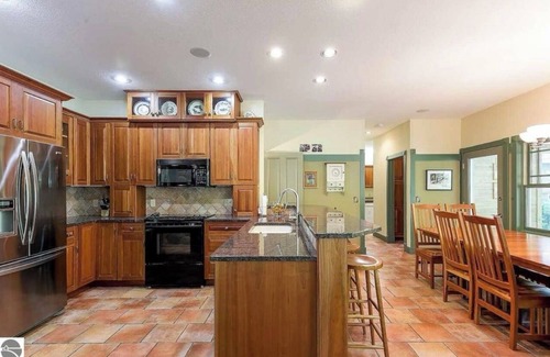 Glen Arbor Casa | Cozy 4-bedroom house in enchanting Glen Arbor with AC, WiFi
