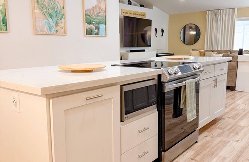 Chandler Casa | Cozy 4-bedroom house with AC, open concept, and smart-home features in Chandler