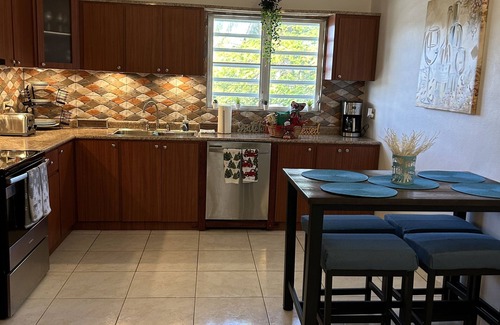 Coto Casa | Cozy 4-bedroom house with WiFi and AC in enchanting Isabela