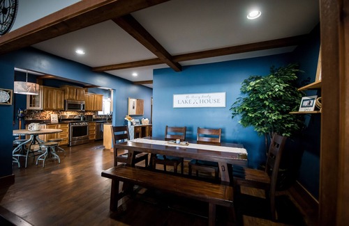 Lake Orion Cabaña | Cozy 4 bedroom lakefront cottage on Lake Orion with the best views!